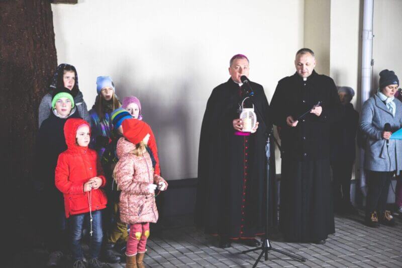 В Миссии прошел розарий с участием епископа Касабуцкого