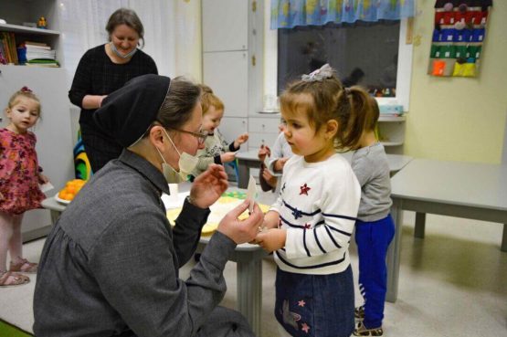 Дзеці і выхавацелі Місіі падзяліліся аплаткам