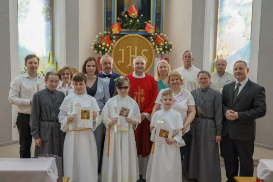Трое дарослых і трое дзяцей з Місіі прынялі першую св. Камунію