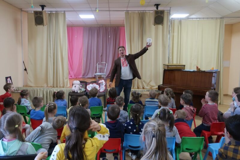 Vasyl Dranko-Maisyuk presented entertaining fairy-tale in the Mission
