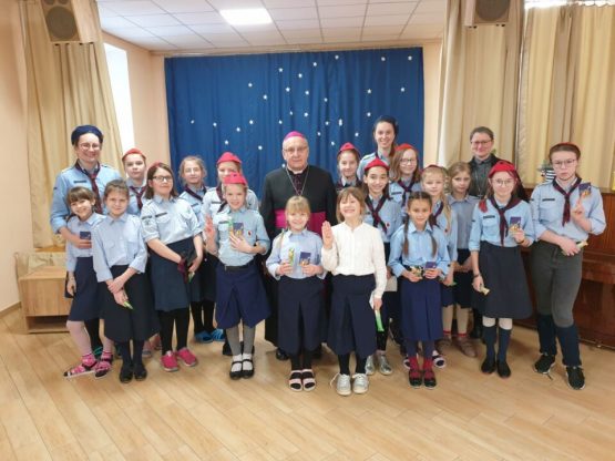 W budynku Misji spotkali się skauci