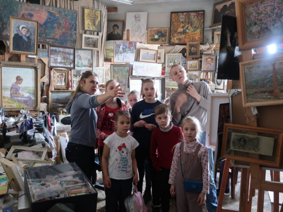 Дети посетили мастерскую художницы Оксаны Аракчеевой