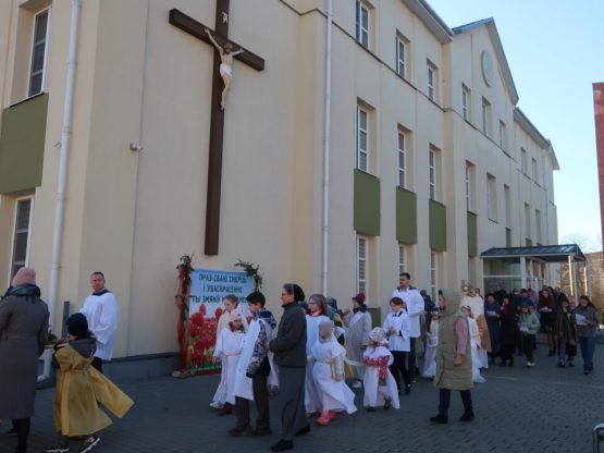Odbyła się procesja rezurekcyjna i Liturgia Wielkanocna