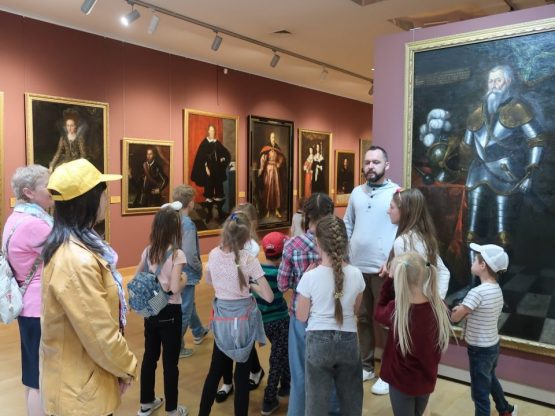 Летний лагерь отправился в Национальный художественный музей!