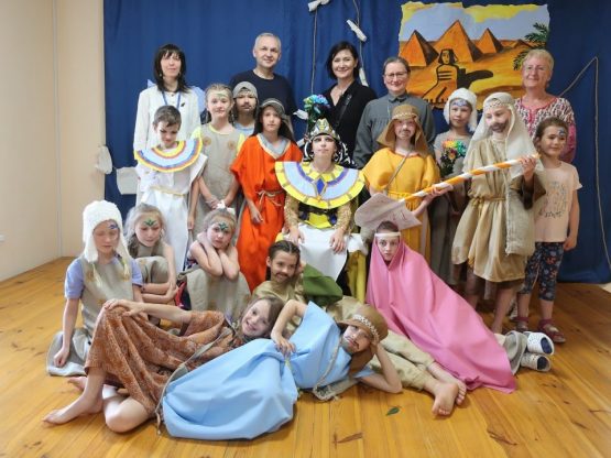 Воспитанники летнего лагеря представили премьеру спектакля «Приключения святого Иосифа в Египте»