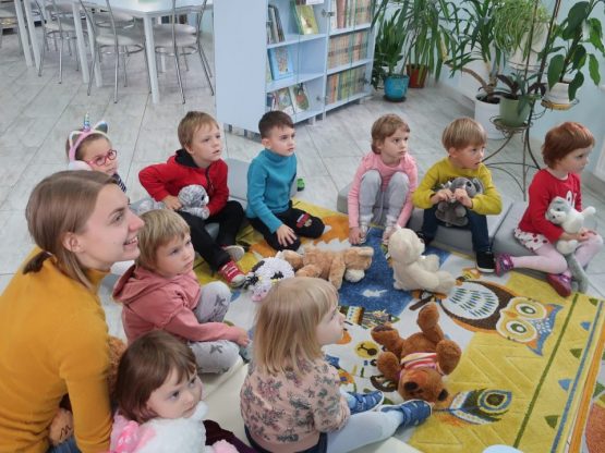 В библиотеке читали сказку “Лагодны воўк” Алены Масло