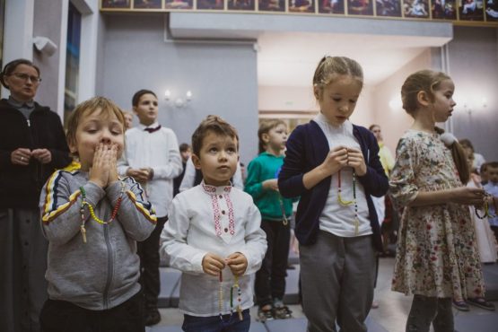 Читайте об акции «Миллион детей молится Розарием»