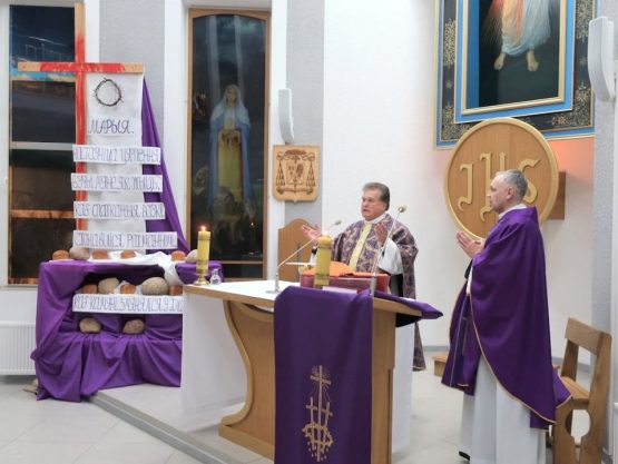 Адбылося малітоўнае чуванне ў інтэнцыі вяртання Чырвонага касцёла