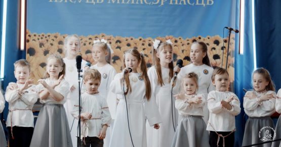 Глядзіце відэа Малітвы праслаўлення “Дзеці нясуць міласэрнасць”