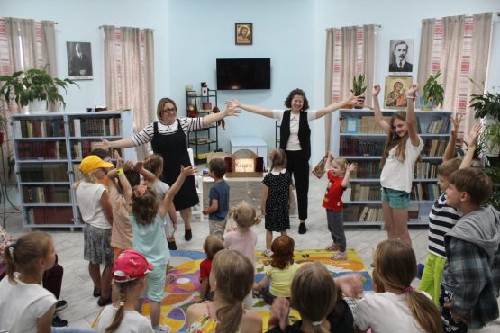 Кніга ператвараецца… ў тэатр ценяў