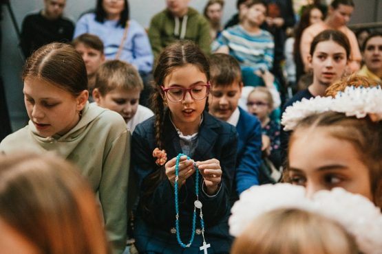 Trwa zapis na przyjęcie w swojej parafii papieskiego różańca.