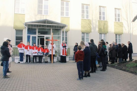 Вялікая серада: прыняцце ў міністранты і Крыжовы шлях