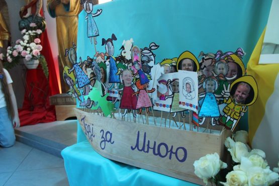 Молитва хвалы «Дети несут милосердие»