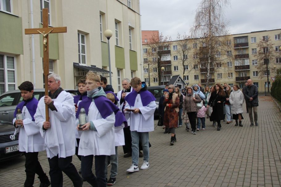 Крестный ход в память обо всех усопших верующих