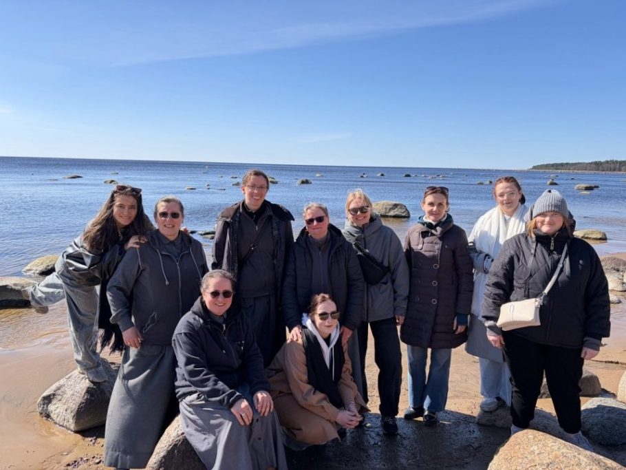 Супрацоўкі Місіі ля вытокаў дзейнасці сваёй Апякункі